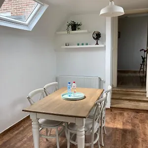 Apartment Rustig In Het Met Terras, Kontich