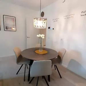 Apartment Bartine - Modern And Spacious Flat Near The Sea, Free Parking Space, Ostende